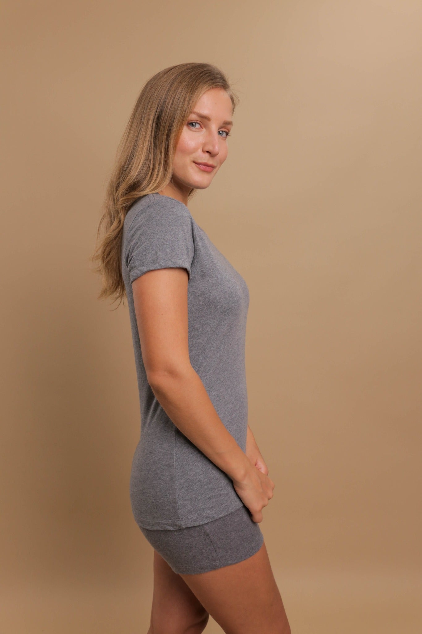 Chemise à manches courtes et col rond pour femmes